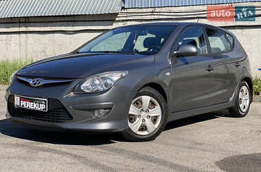 Хэтчбек Hyundai i30 2010 в 