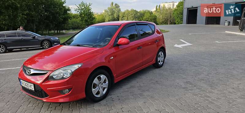 Хэтчбек Hyundai i30 2010 в Харькове