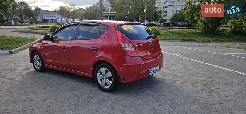Хэтчбек Hyundai i30 2010 в Харькове