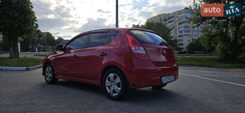 Хэтчбек Hyundai i30 2010 в Харькове