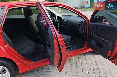 Хэтчбек Hyundai i30 2010 в 