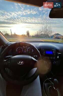 Хетчбек Hyundai i30 2010 в 