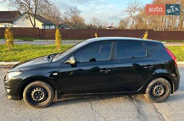 Хетчбек Hyundai i30 2010 в 
