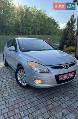 Хэтчбек Hyundai i30 2008 в Валках