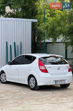Хетчбек Hyundai i30 2011 в 