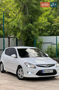 Хетчбек Hyundai i30 2011 в 