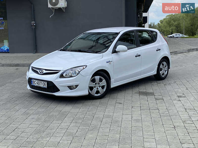 Хэтчбек Hyundai i30 2010 в 