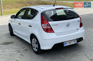Хэтчбек Hyundai i30 2010 в 