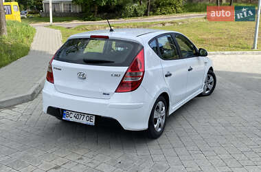 Хэтчбек Hyundai i30 2010 в 