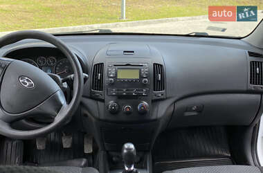 Хэтчбек Hyundai i30 2010 в 