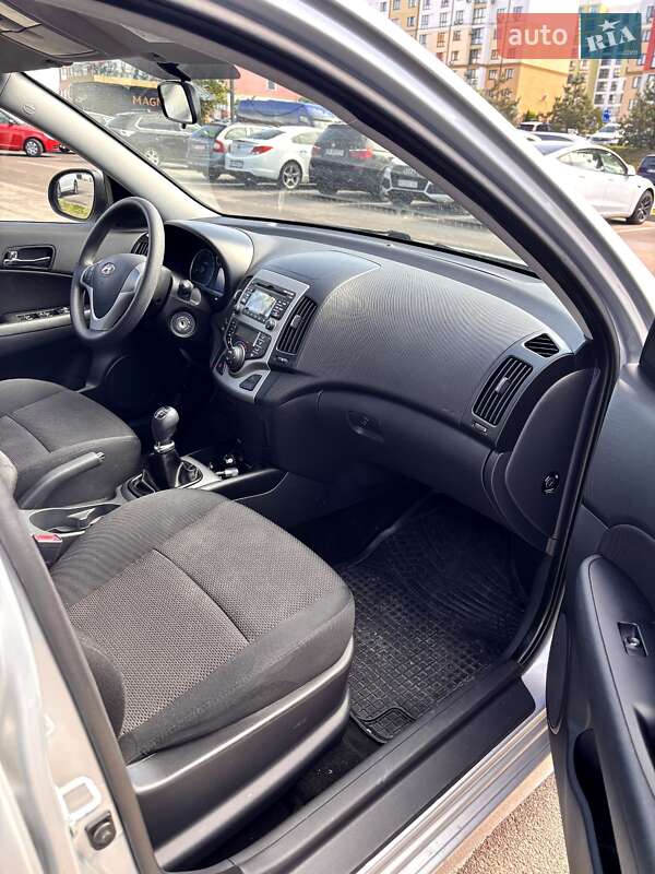 Хетчбек Hyundai i30 2012 в Рівному