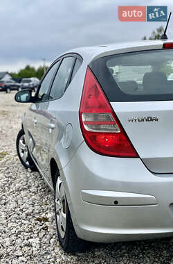 Хэтчбек Hyundai i30 2009 в 