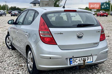 Хэтчбек Hyundai i30 2009 в 