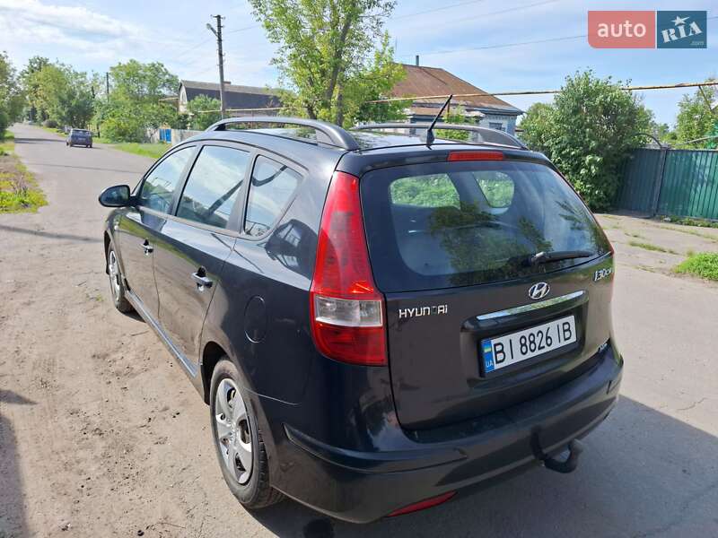 Универсал Hyundai i30 2010 в Глобине