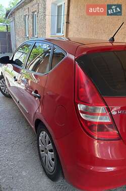 Хэтчбек Hyundai i30 2009 в 