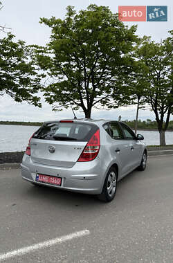Хэтчбек Hyundai i30 2009 в 