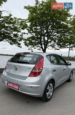 Хэтчбек Hyundai i30 2009 в 