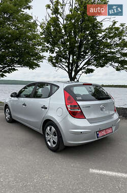 Хэтчбек Hyundai i30 2009 в 