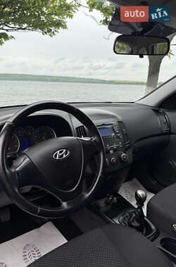Хэтчбек Hyundai i30 2009 в 