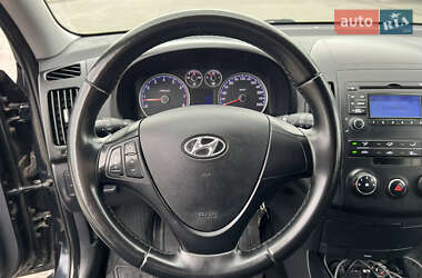 Хетчбек Hyundai i30 2010 в 