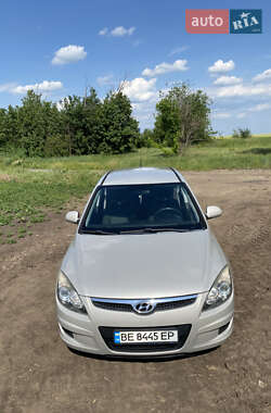 Хэтчбек Hyundai i30 2010 в 