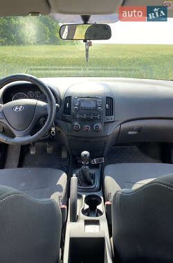 Хэтчбек Hyundai i30 2010 в 