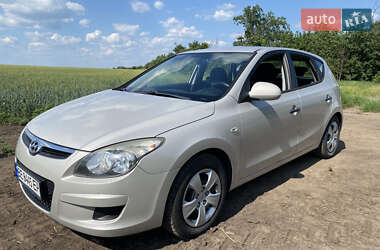 Хэтчбек Hyundai i30 2010 в 