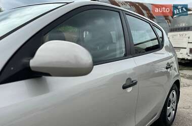 Хэтчбек Hyundai i30 2009 в 