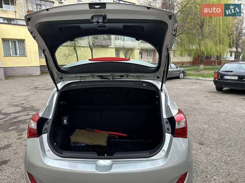 Хэтчбек Hyundai i30 2016 в Черновцах