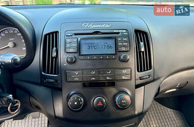 Хэтчбек Hyundai i30 2010 в 