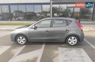 Хэтчбек Hyundai i30 2009 в 