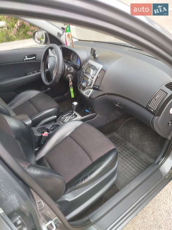 Универсал Hyundai i30 2009 в Иршаве