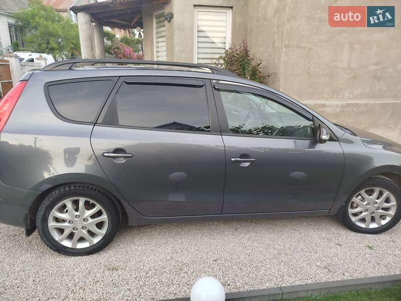 Универсал Hyundai i30 2009 в Иршаве