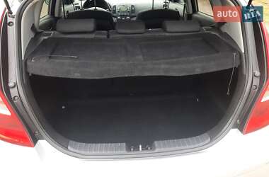 Хэтчбек Hyundai i30 2011 в 