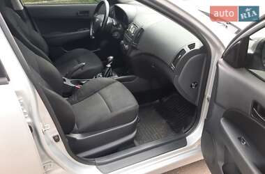 Хэтчбек Hyundai i30 2011 в 