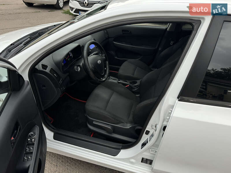 Хэтчбек Hyundai i30 2010 в Днепре