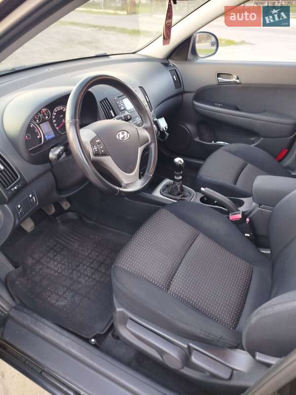Хэтчбек Hyundai i30 2007 в Ахтырке