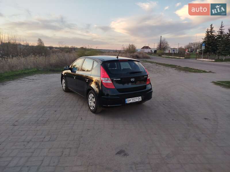Хэтчбек Hyundai i30 2007 в Ахтырке