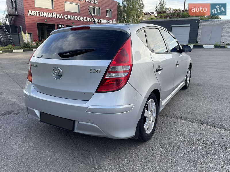 Хэтчбек Hyundai i30 2011 в Харькове