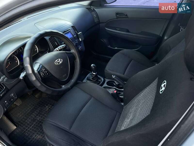 Хэтчбек Hyundai i30 2011 в Харькове