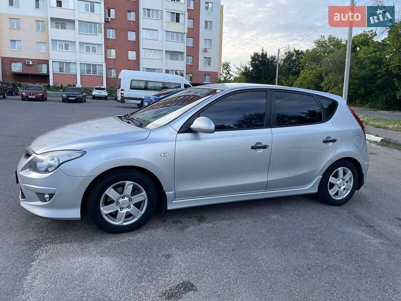 Хэтчбек Hyundai i30 2011 в Харькове