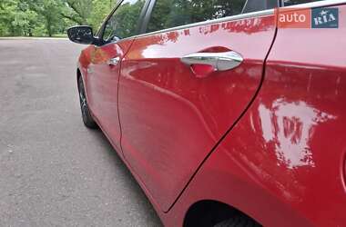 Хетчбек Hyundai i30 2013 в 