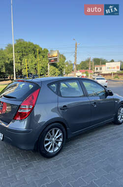 Хэтчбек Hyundai i30 2010 в 