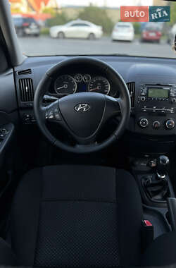 Хэтчбек Hyundai i30 2010 в 