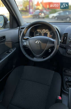 Хэтчбек Hyundai i30 2010 в 