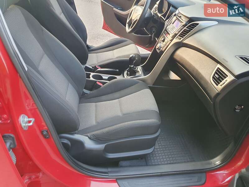 Хэтчбек Hyundai i30 2012 в Ровно