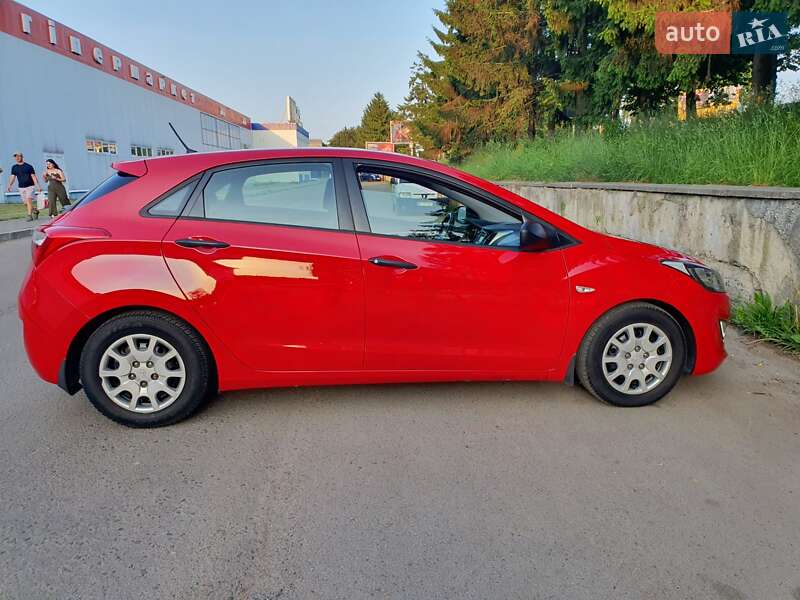 Хэтчбек Hyundai i30 2012 в Ровно