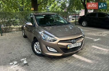 Хэтчбек Hyundai i30 2012 в 