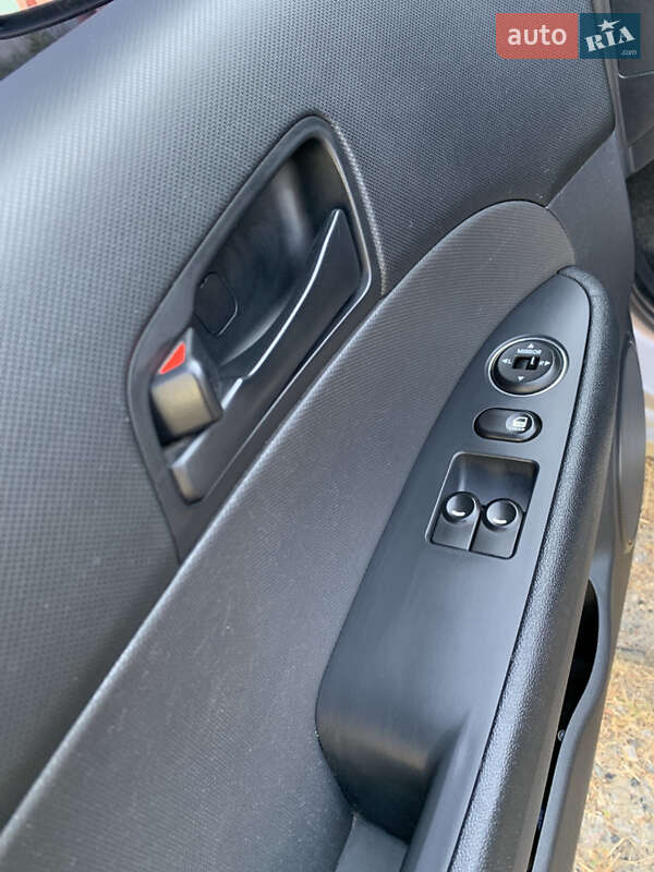 Универсал Hyundai i30 2009 в Ладыжине