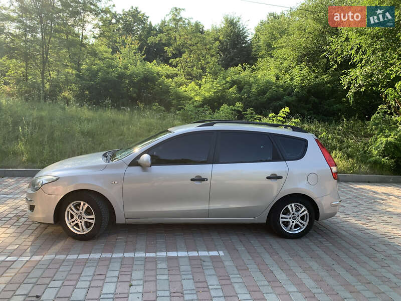 Универсал Hyundai i30 2009 в Ладыжине